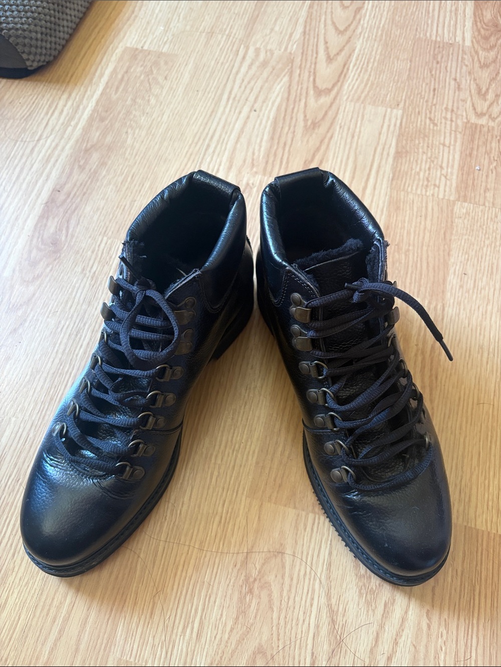 BOEMOS Women’s leather lace up booties LIKE NEW
